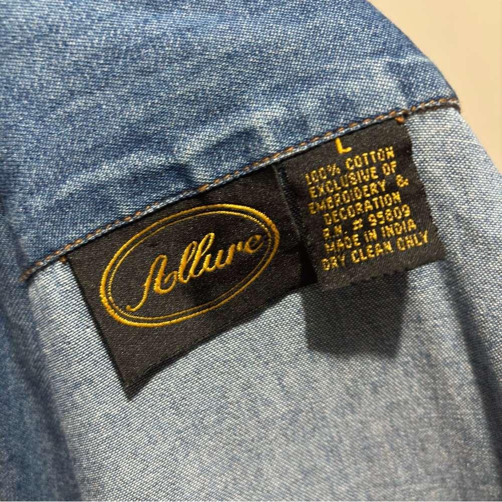 Allure Vintage Long Sleeve Button up Embroidered Denim Shirt Size Large - Picture 15 of 15